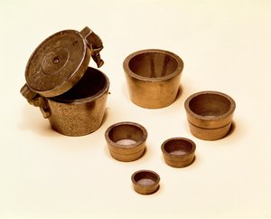 Weights used by merchants and apothecaries